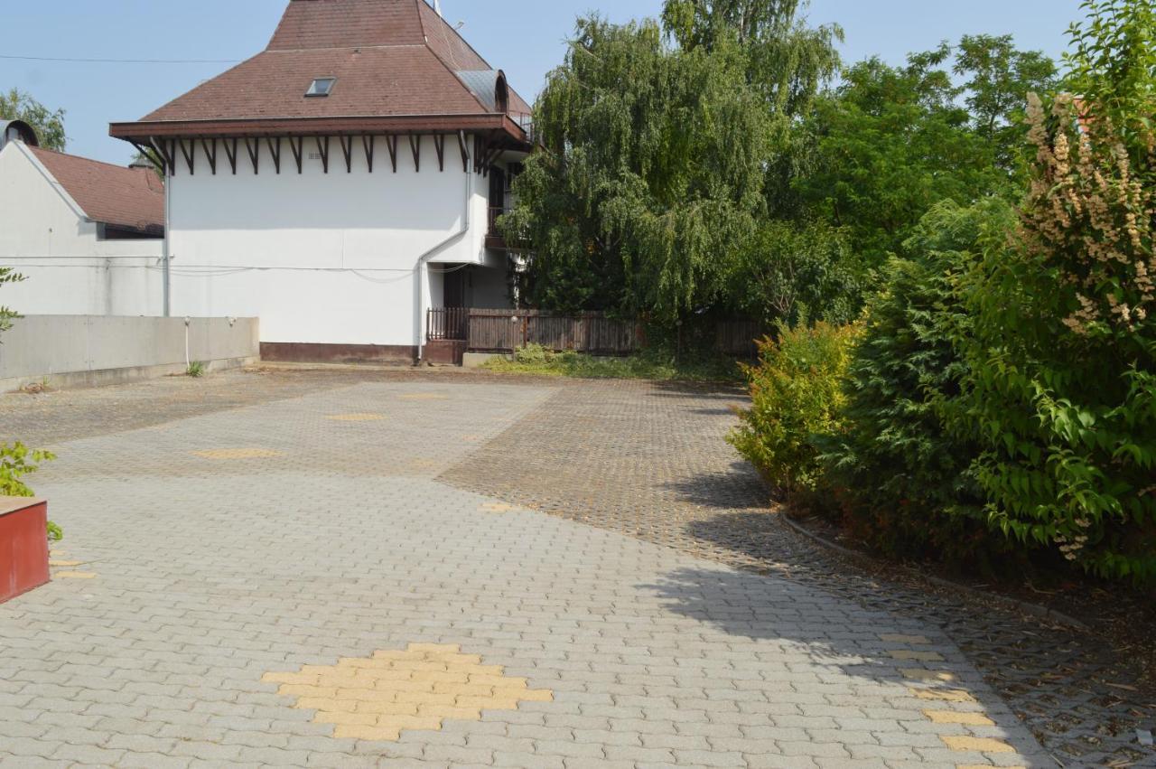 Aqua Oazis Apartman Hajdúszoboszló 外观 照片